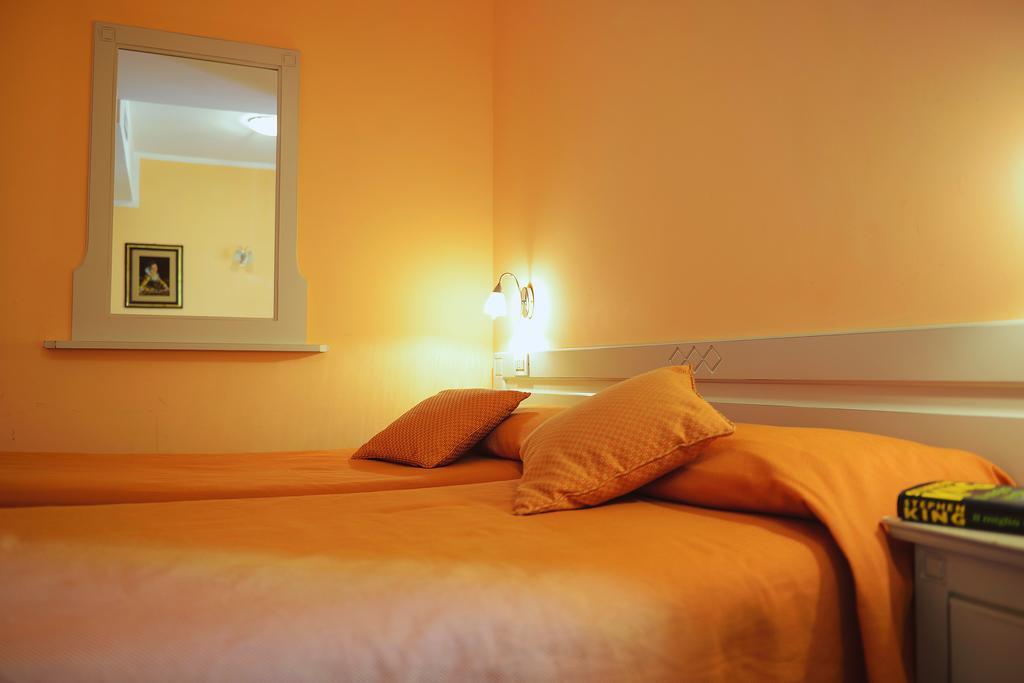 אלבניה Hotel Marisa מראה חיצוני תמונה