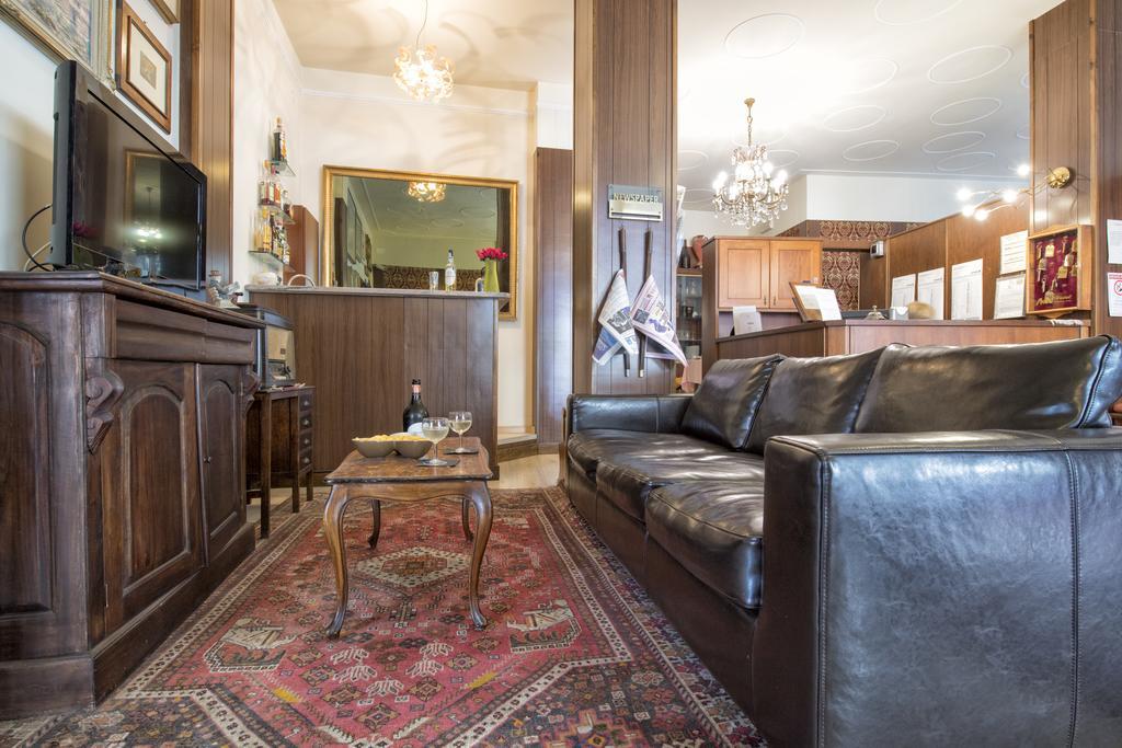 אלבניה Hotel Marisa מראה חיצוני תמונה