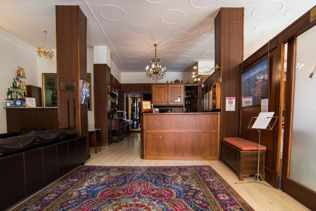 אלבניה Hotel Marisa מראה חיצוני תמונה