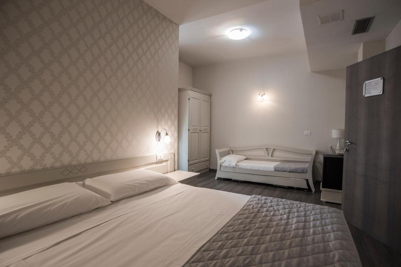 אלבניה Hotel Marisa מראה חיצוני תמונה