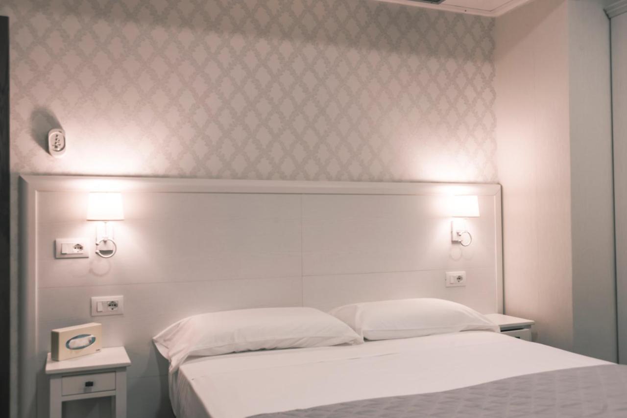 אלבניה Hotel Marisa מראה חיצוני תמונה