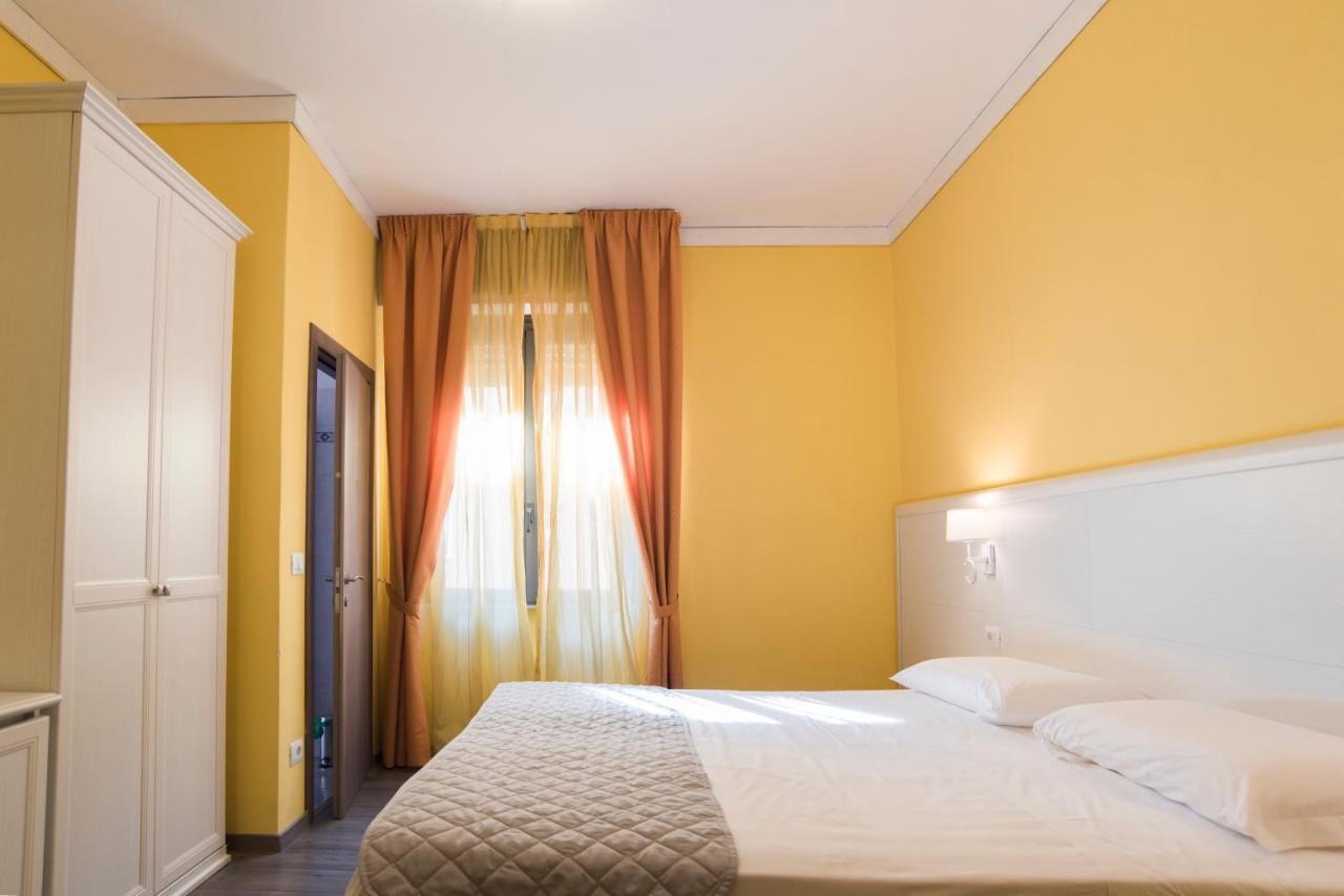 אלבניה Hotel Marisa מראה חיצוני תמונה