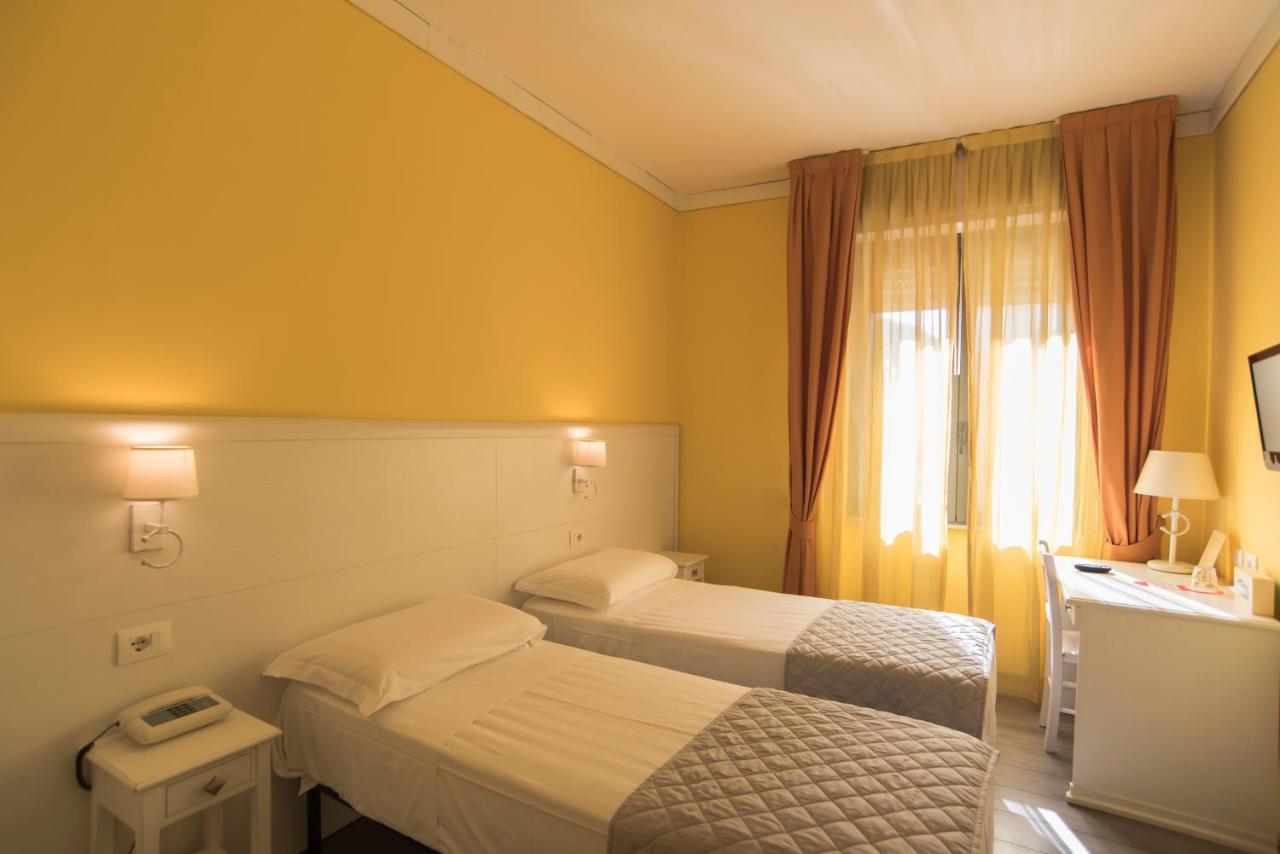 אלבניה Hotel Marisa מראה חיצוני תמונה