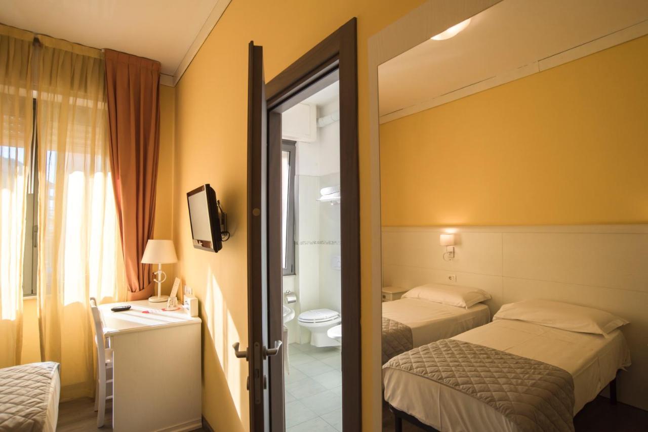 אלבניה Hotel Marisa מראה חיצוני תמונה