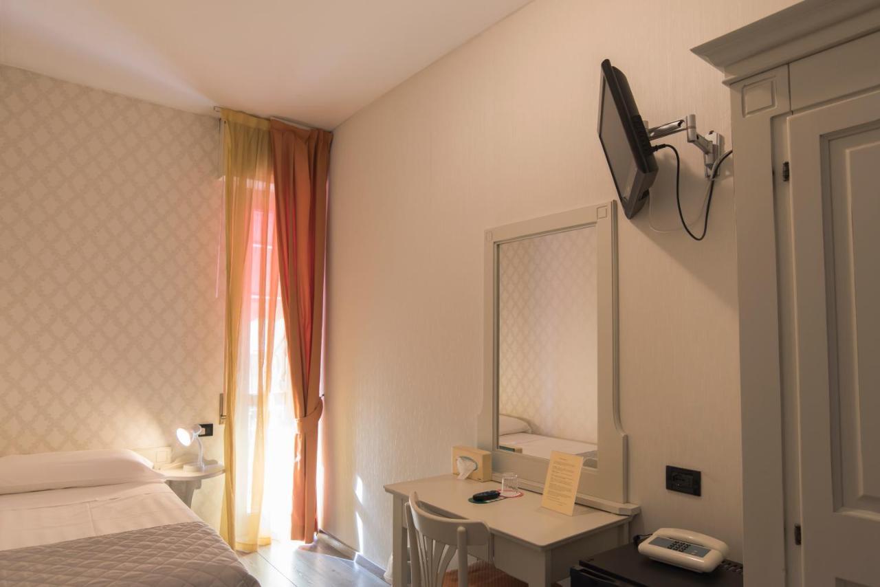 אלבניה Hotel Marisa מראה חיצוני תמונה