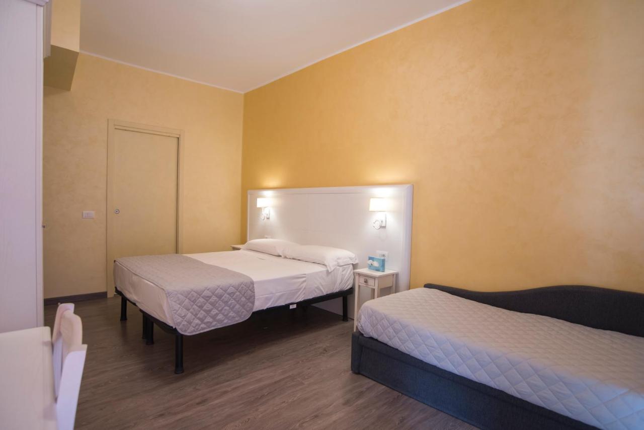 אלבניה Hotel Marisa מראה חיצוני תמונה